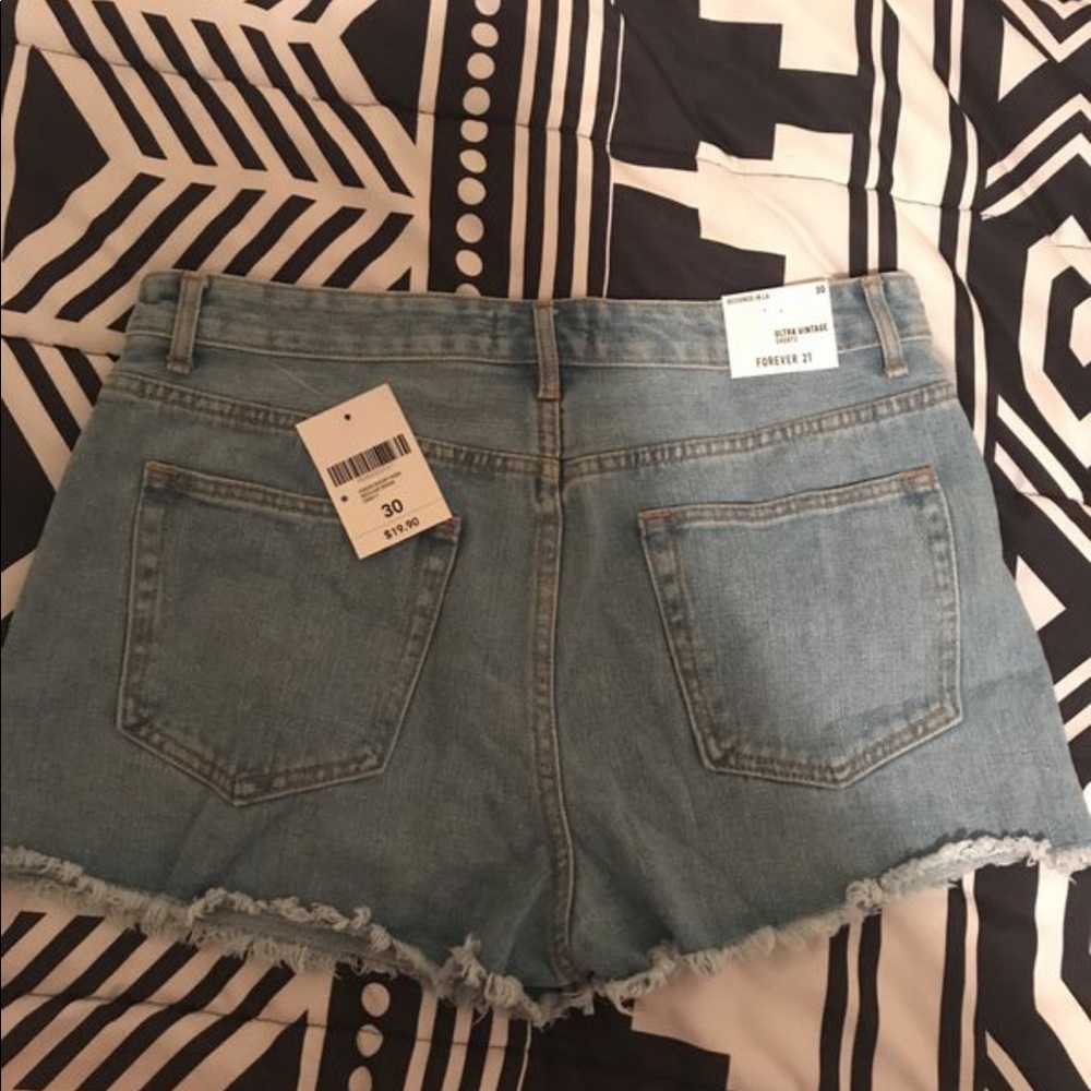 Shorts - Picture 2 of 4